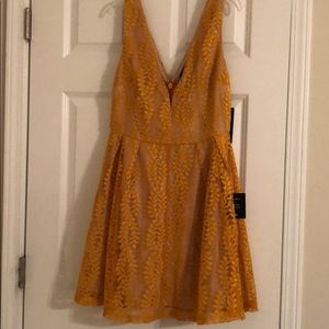 NWT Lulus Lace dress